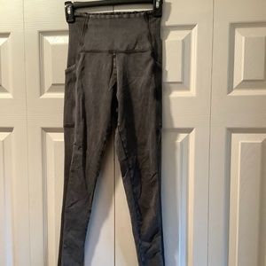 Excellent condition Aerie Gray Offline Legging w/pockets Hi-Rise Size Small